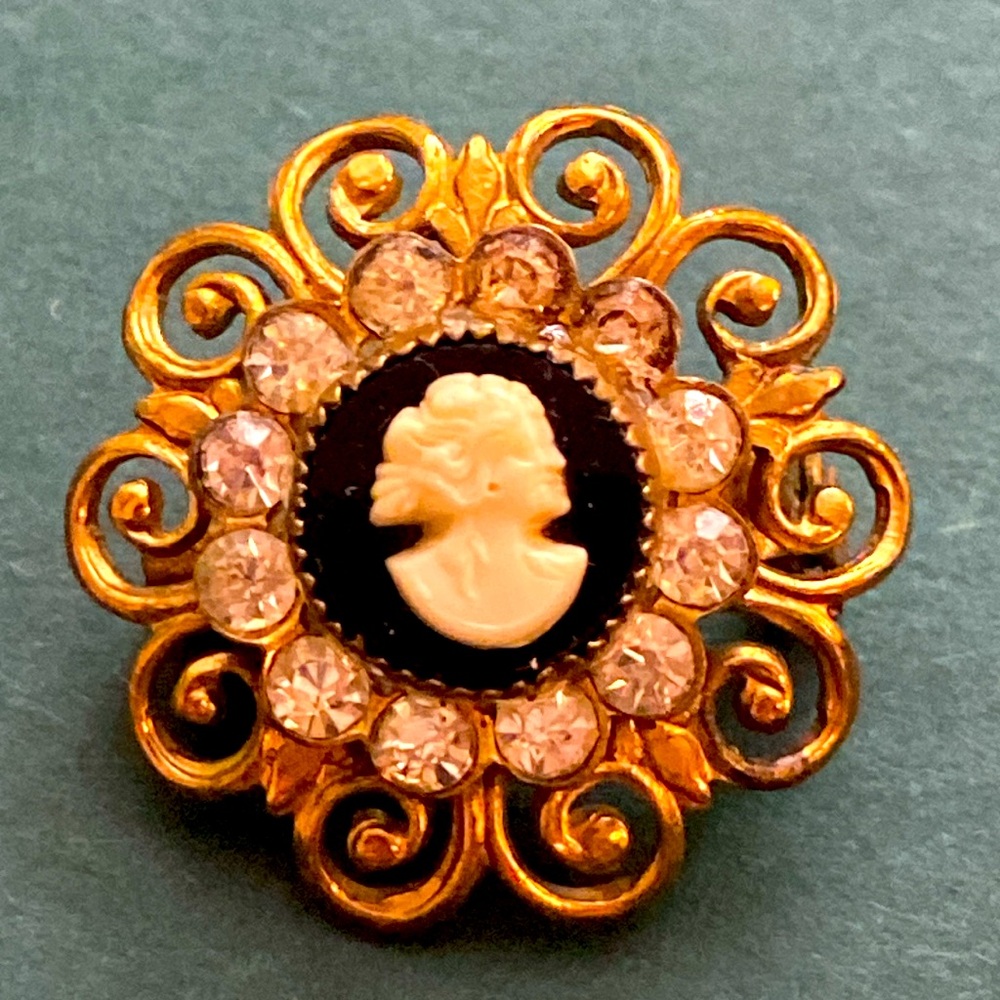 Vintage CORO CAMEO & Rhinestoned BROACH